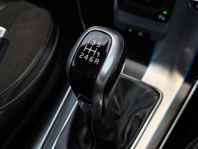 VOLVO V40 2.0 D4 R-Design Euro 6 (s/s) 5dr 2015