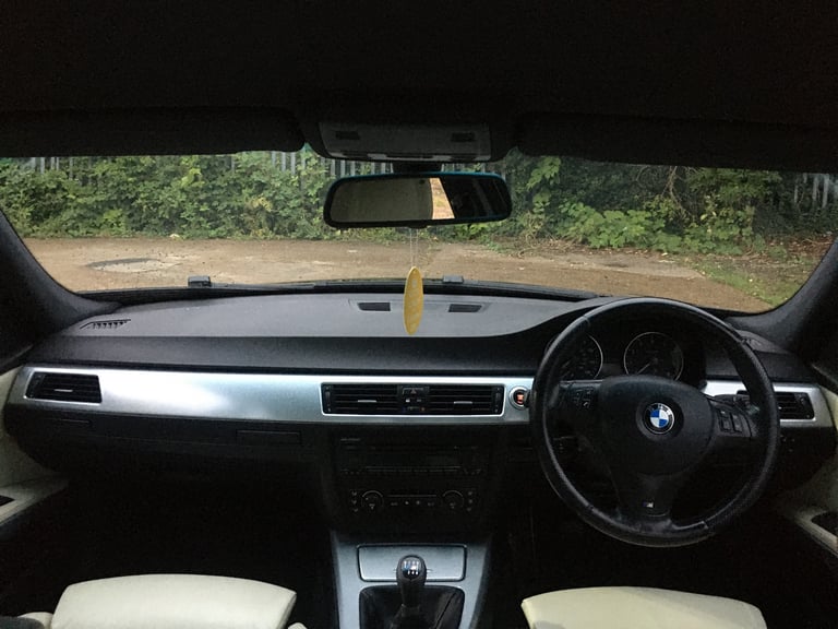 BMW 320si 2.0 Petrol Saloon *1/500 MADE FOR UK* 4 Door Manual 320 SI