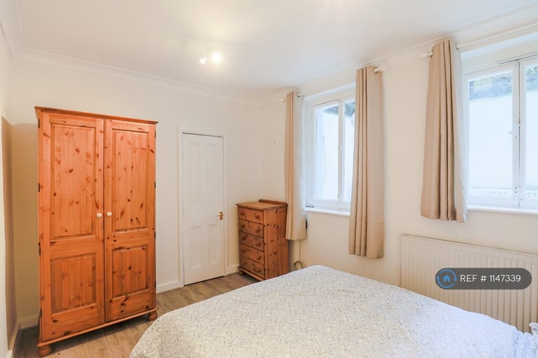 2 bedroom flat in Norwood Road, London, SE24 (2 bed) (#1147339)