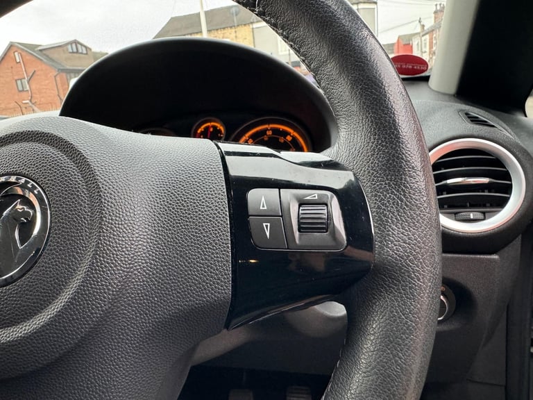 2014 Vauxhall Corsa 1.4 16V SE Euro 5 5dr HATCHBACK Petrol Manual