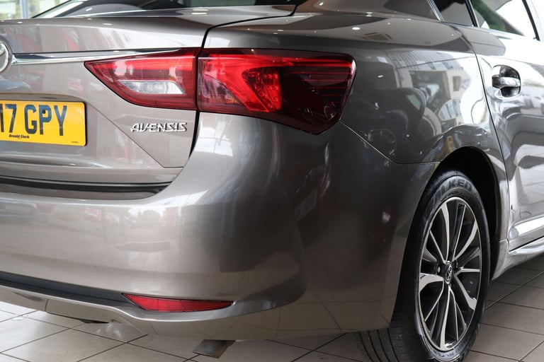 2017 Toyota Avensis 2.0 Avensis Business Edition+ D-4D 4dr Saloon Diesel Manual