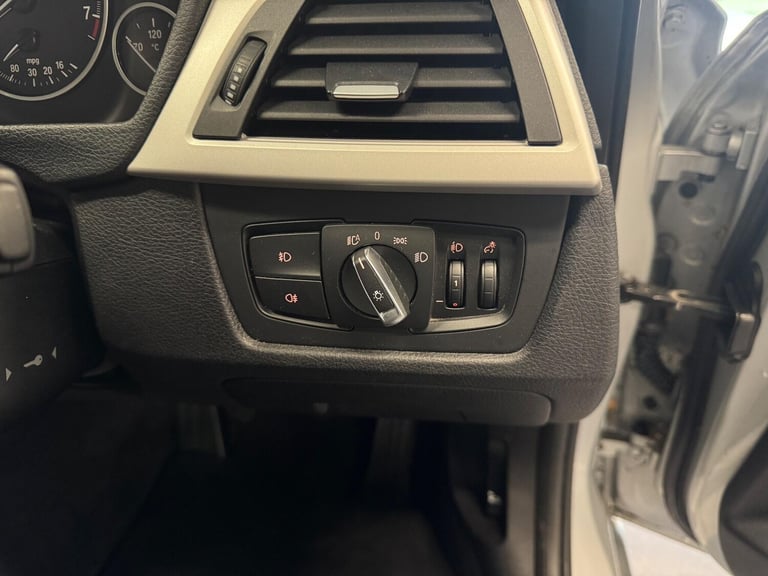 2013 BMW 3 Series 1.6 320i ED EfficientDynamics Euro 6 (s/s) 4dr SALOON Petrol Manual