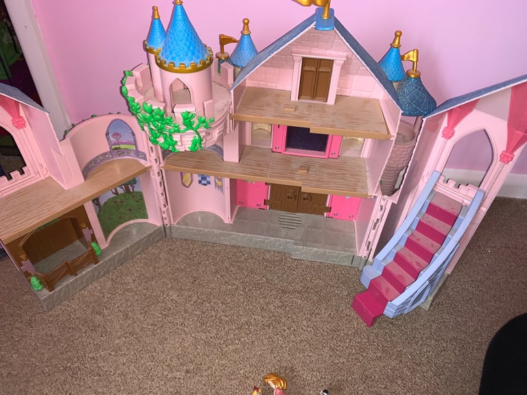 Disney sleeping beauty deluxe animator castle playset