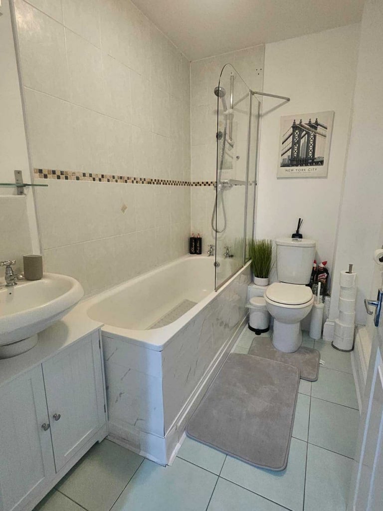 LOVELY BRIGHT 1 BED FLAT WITH SUNNY COURTYARD GARDEN Easton BS5