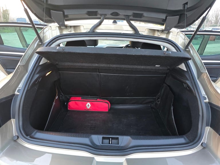 2016 Renault Megane 1.5 dCi Dynamique S Nav EDC Euro 6 5dr Hatchback Diesel Automatic