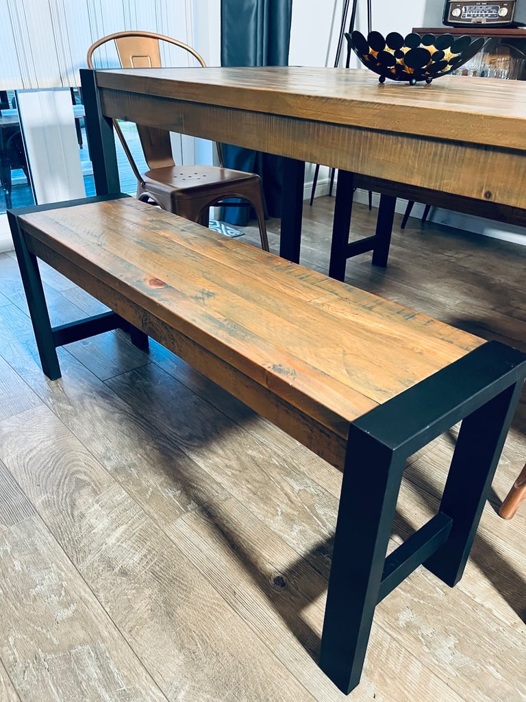 Beautiful fully refurbished 6 person solid oak dining table set in urban/ industrial style