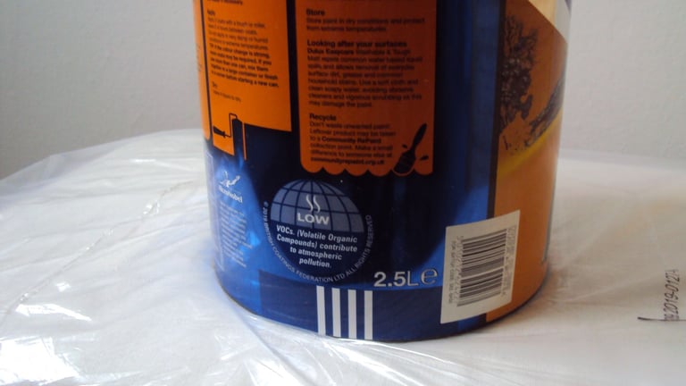 Dulux 2.5 litres Easycare paint in Rich Black matt almost new