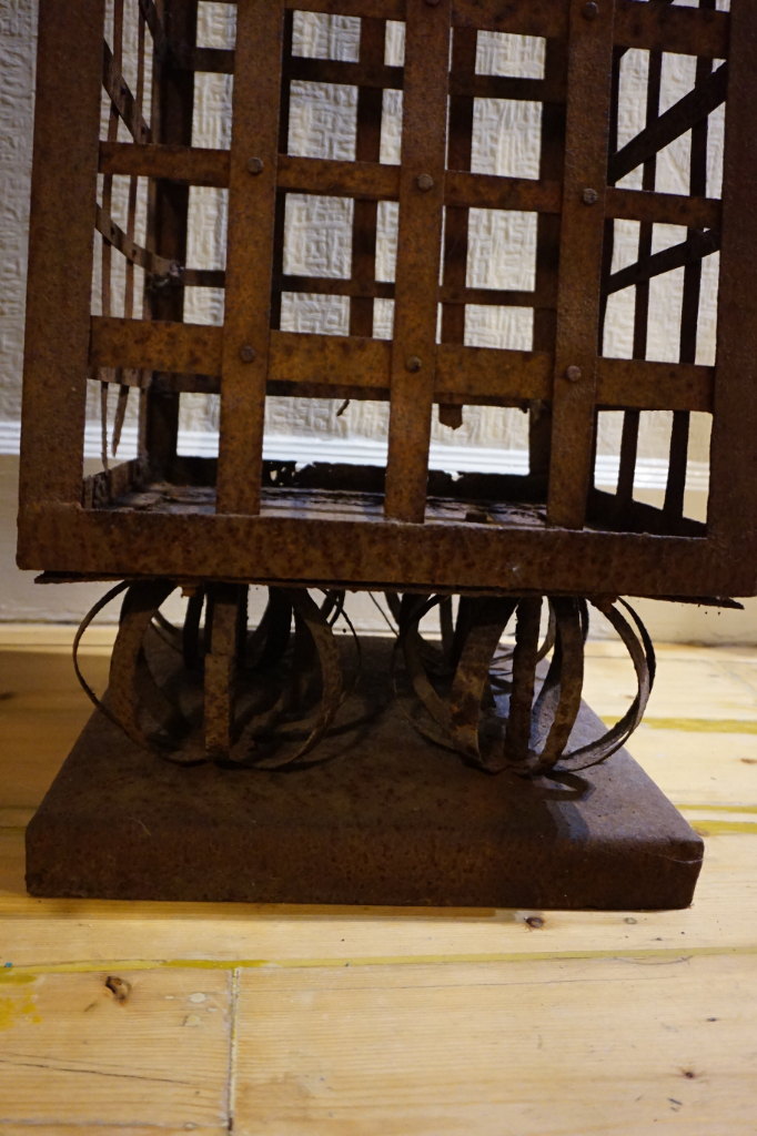 Oblisk, garden ornament