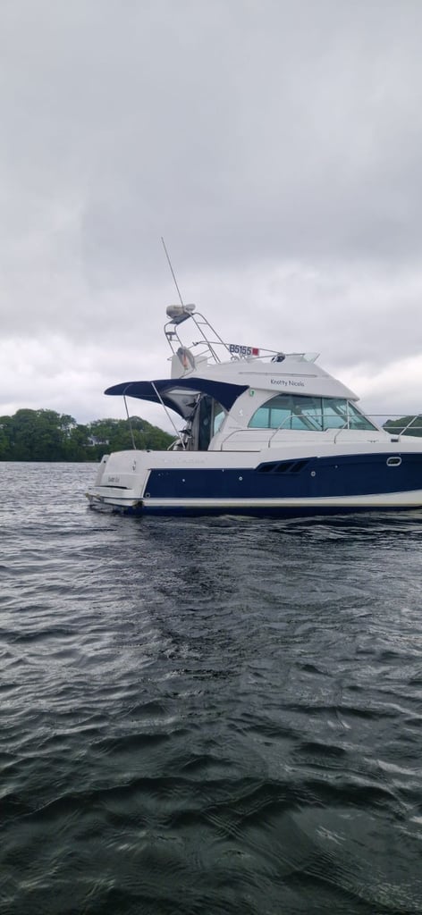 Beneteau 9.8m Flybridge 