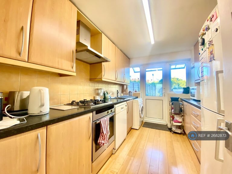 3 bedroom house in Warden Avenue, Harrow, HA2 (3 bed) (#2682873)