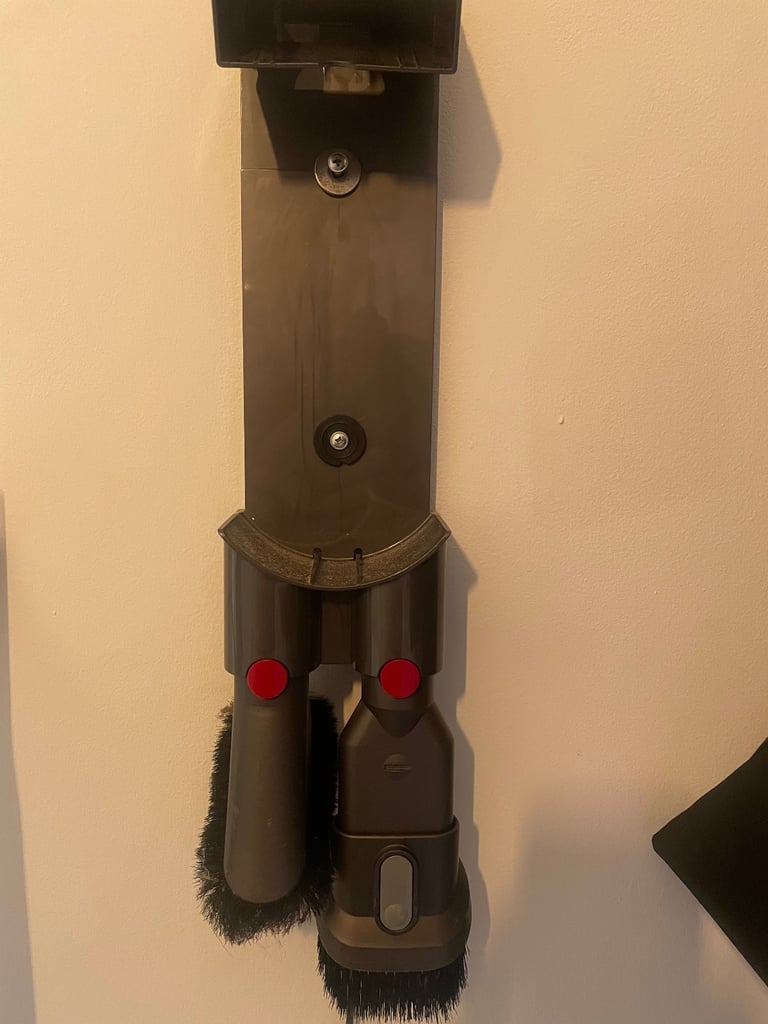 Dyson charging station. Used for V8 Animal but may fit other models 