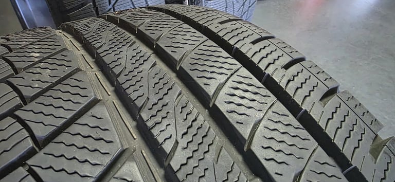 Mercedes Genuine AMG 19 alloy wheels + 4 x tyres 245 40 19 / 275 35 19 All Season