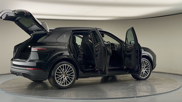 2022 Porsche Cayenne 3.0T V6 Platinum Edition TiptronicS 4WD Euro 6 (s/s) 5dr SUV Petrol Automatic