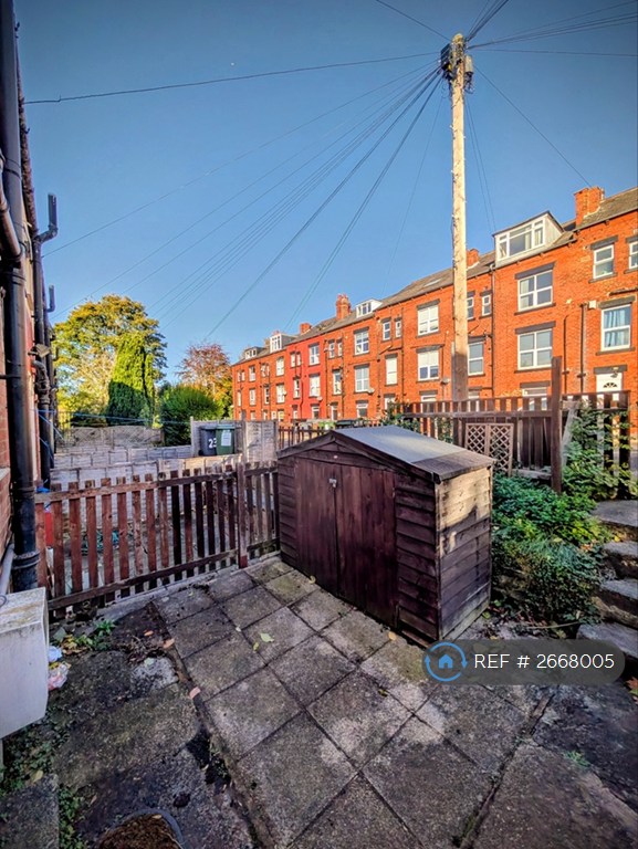 2 bedroom house in Manor Avenue, Leeds, LS6 (2 bed) (#2668005)