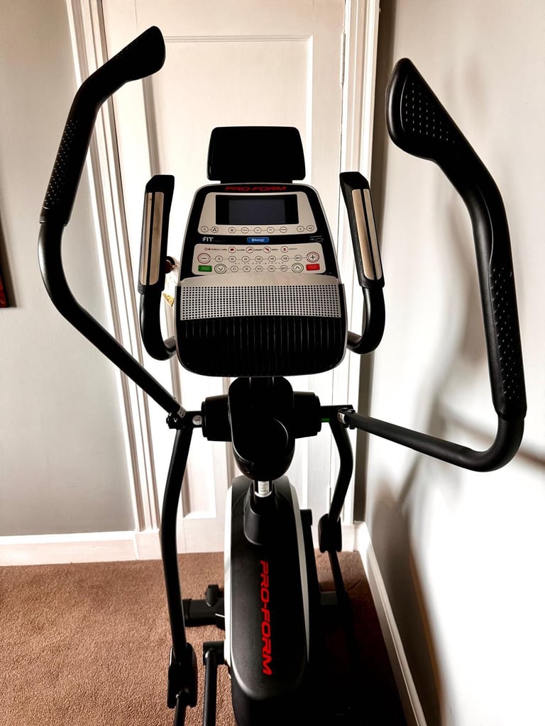 Cross Trainer - ProForm Endurance 720E Elliptical Trainer