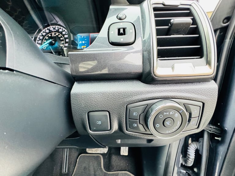 FORD RANGER MS-RT LIMITED EDITION NR 358 AUTO 213PS FSH WILDTRAK