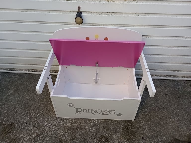 image for Princess toy box with lid and seat.