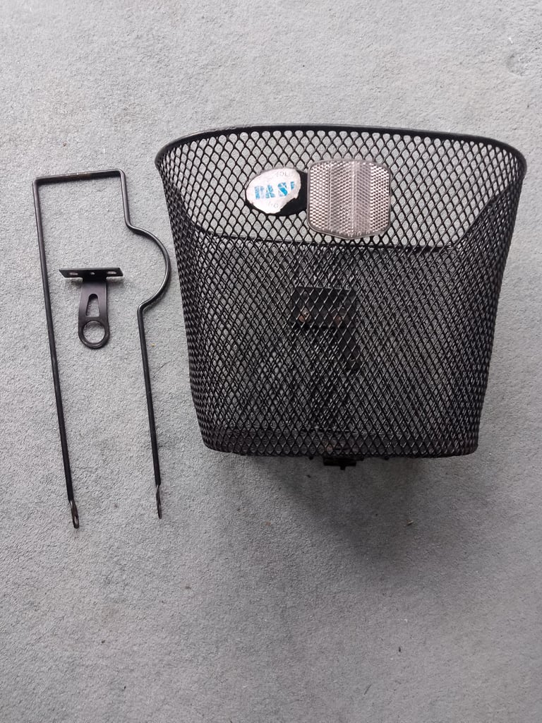 Front bicycle basket