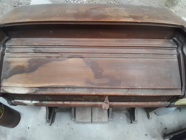 Harmonium in need of restoration. 
