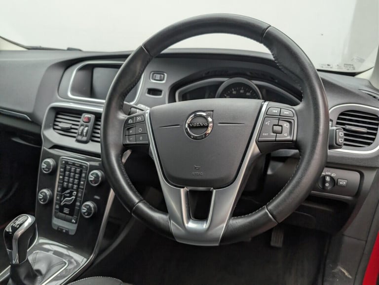 2017 Volvo V40 2.0 T2 Momentum Nav Plus Hatchback 5dr Petrol Manual Euro 6 (s/s) (122 ps)  HATCHB...
