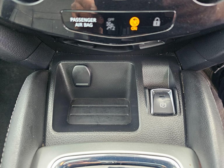 2015 Nissan Qashqai 1.6 dCi Tekna XTRON 2WD Euro 6 (s/s) 5dr HATCHBACK Diesel Automatic