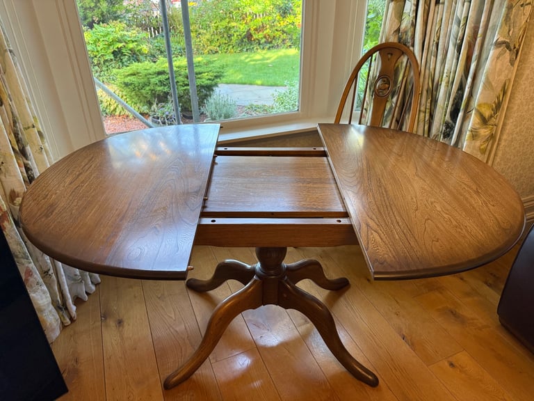 Ercol Extending Dining Table & 4 Chairs