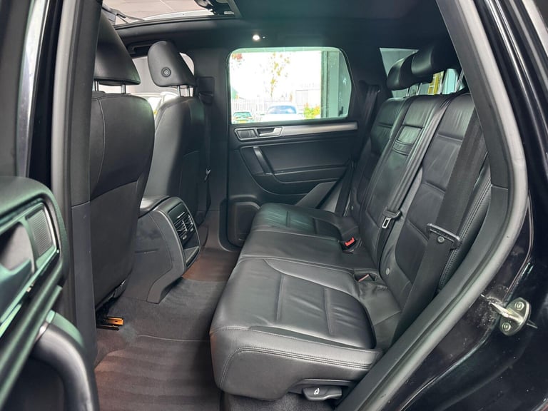 2015 Volkswagen Touareg 3.0 TDI V6 BlueMotion Tech R-Line Tiptronic 4WD Euro 6 (s/s) 5dr ESTATE D...