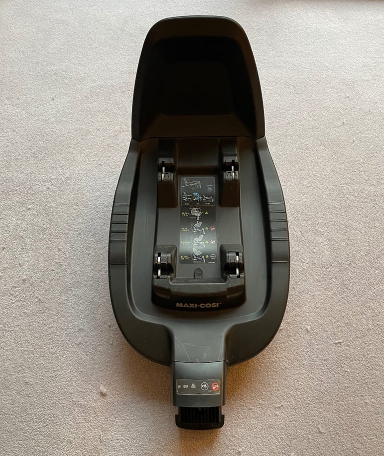 Maxi Cosi pebble plus and pearl pro with I-size isofix base