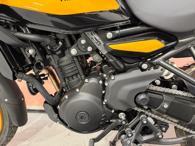 Royal Enfield HIMALAYAN 452