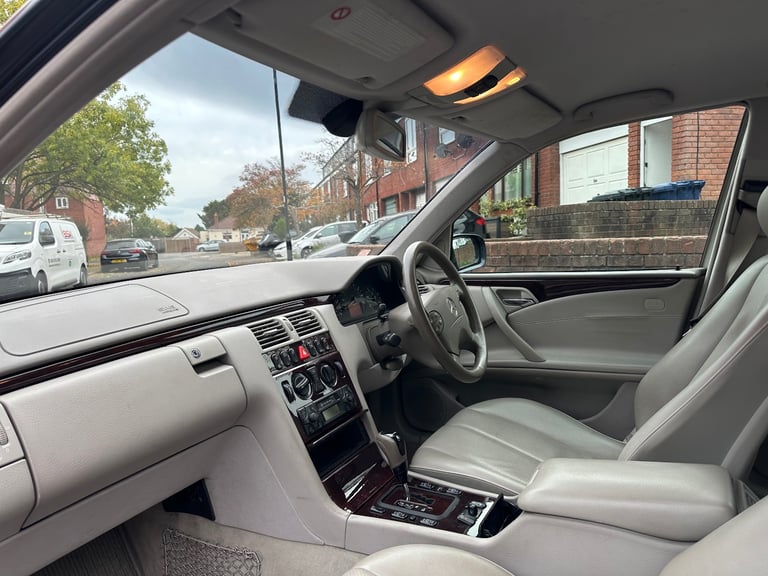 Mercedes-Benz, E CLASS, Saloon, 2001, Semi-Auto, 2155 (cc), 4 doors