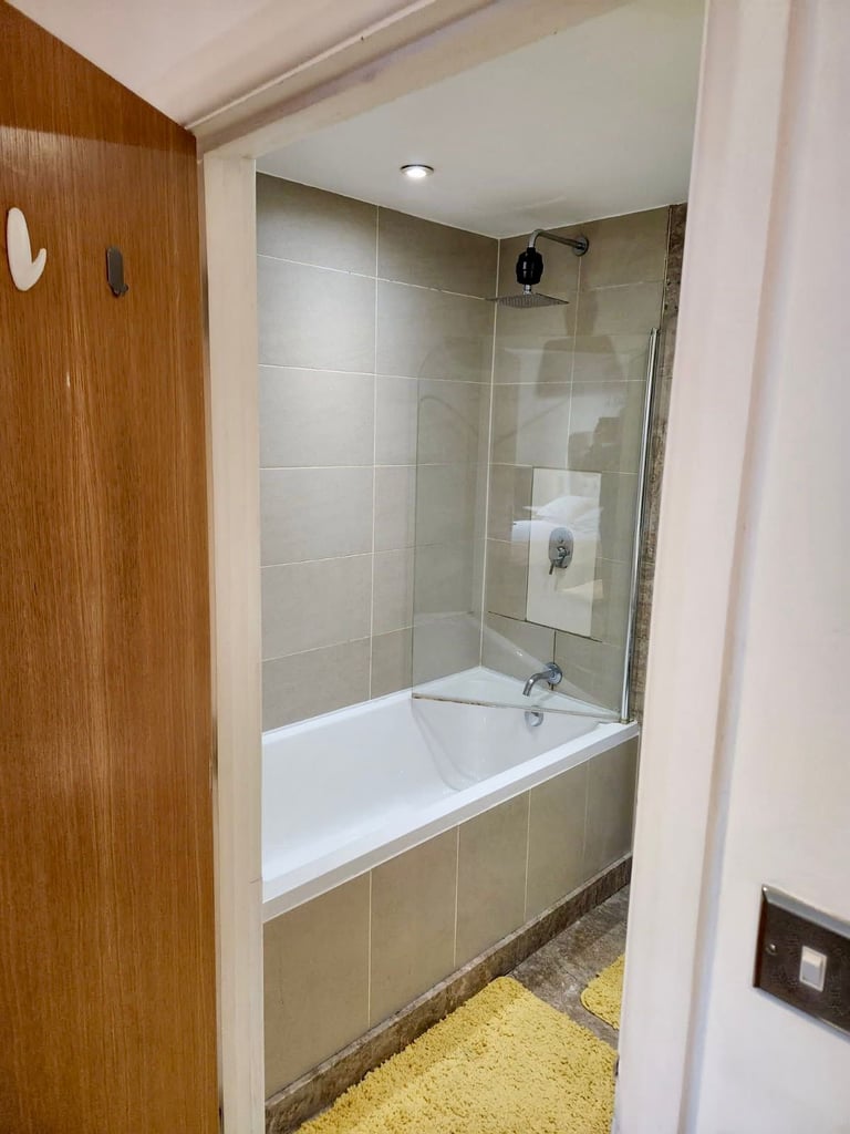 ✨2 Stunning Double Rooms in Canary Wharf | One En-suite with Private Balcony🌼