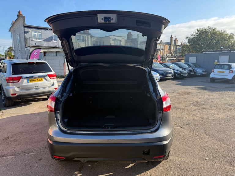 2015 Nissan Qashqai 1.6 DiG-T N-Tec+ 5dr HATCHBACK PETROL Manual