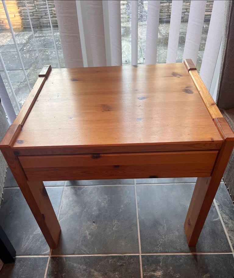 Solid Pine Varnished Side/Lamp Table with Drawer