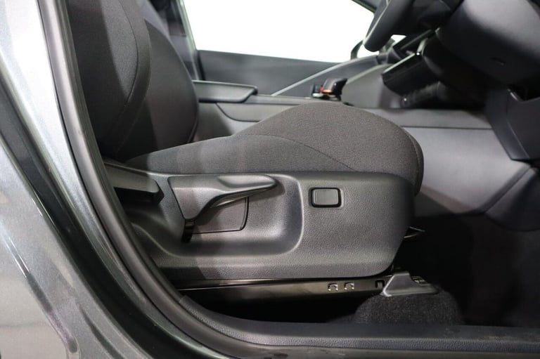 2024 Toyota C-HR 1.8 VVT-h Design CVT Euro 6 (s/s) 5dr HATCHBACK PETROL/ELECTRIC Automatic