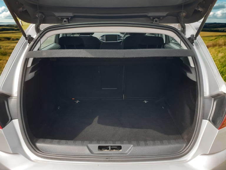 2015 Peugeot 308 1.6 HDi 115 Active "Car Of The Year 2014" full MOT, p/x welcome, delivery available