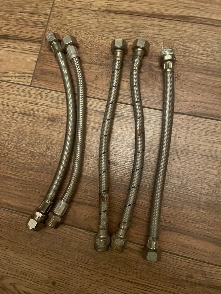 image for PLUMBERS ! REDUCED  5 X FLEXIBLE TAP CONNECTORS     £5