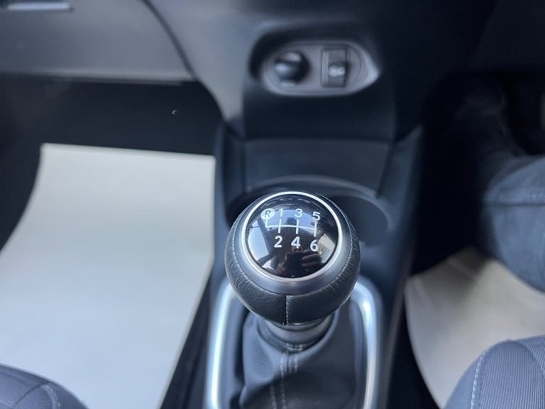 Toyota Yaris 1.5 VVT-i Icon 5dr - REAR CAMERA - BLUETOOTH - Petrol