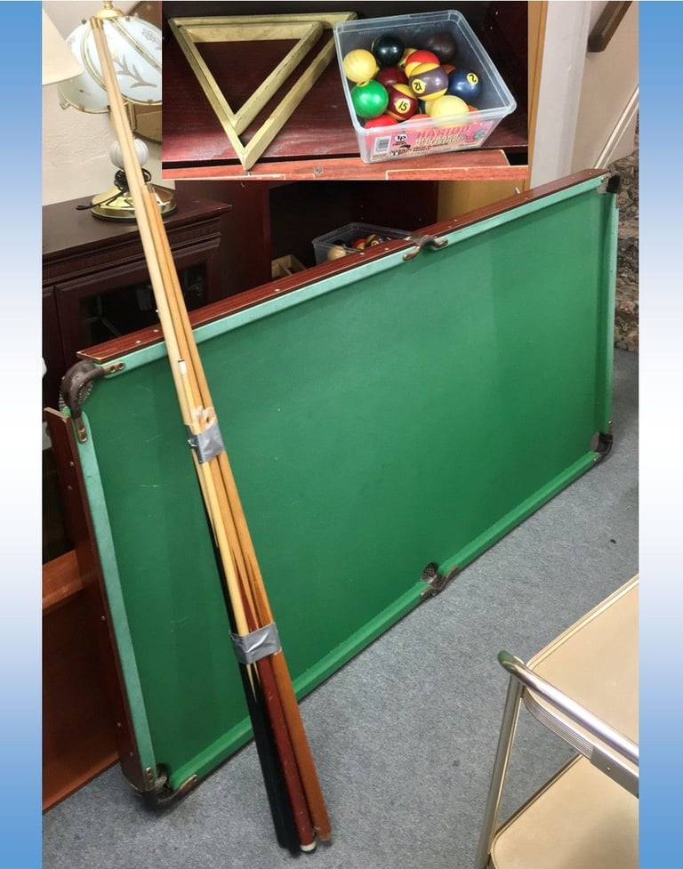 6ft Pool Table & Accessories (legs fold up) 