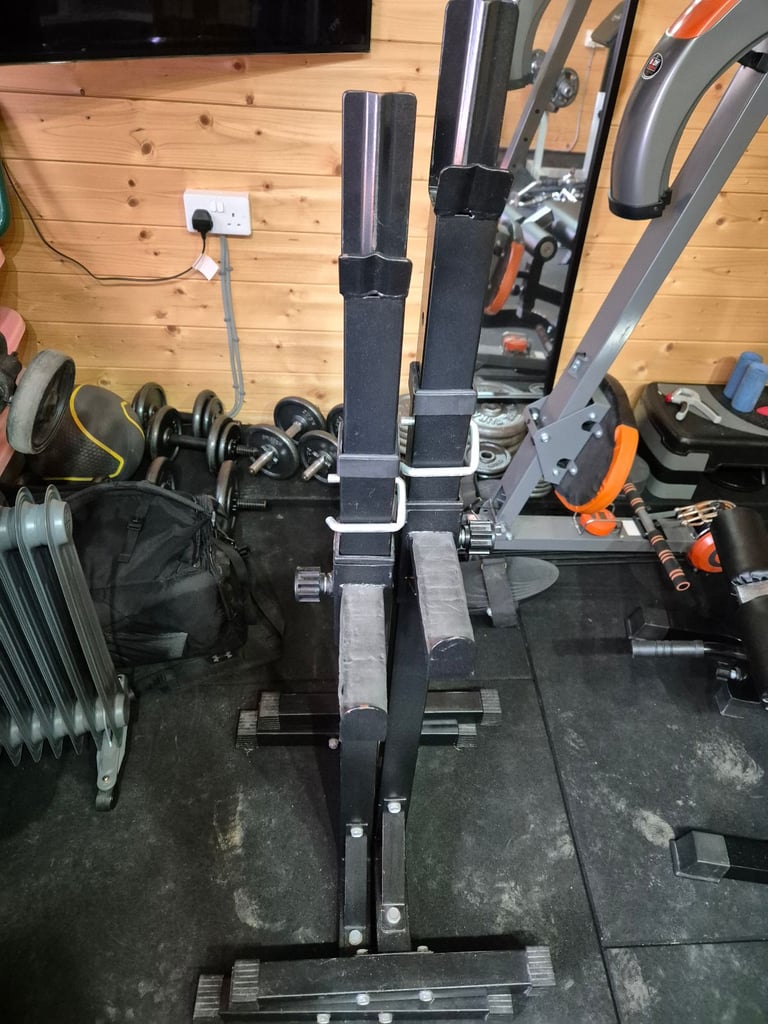 Adjustable squat stands