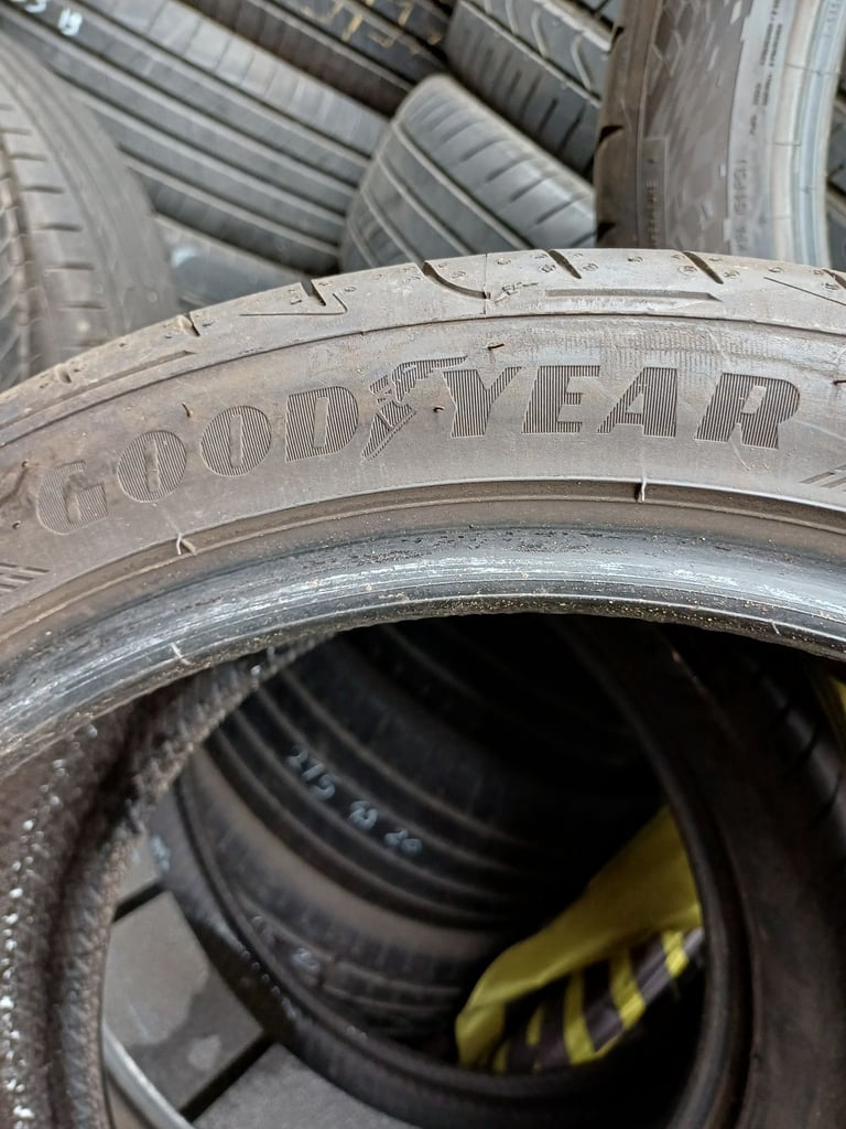 2x 265 35 18 Goodyear Tyres