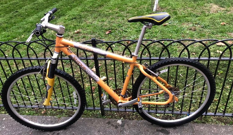 Adult Ridgeback bike sport 24speed in good condition fully functional 