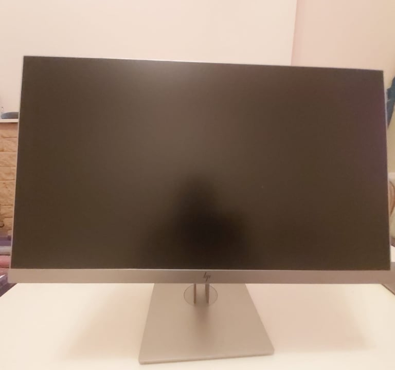 e233 Hp Elitedisplay in excellent condition for sale with FREE stand.