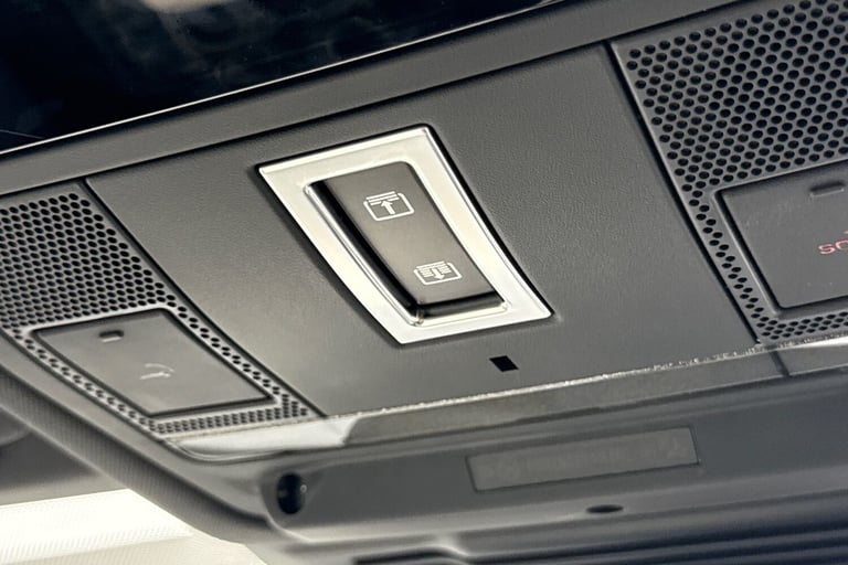 2025 Land Rover Discovery Sport 2.0 D200 Dynamic HSE 5dr SUV DIESEL Automatic