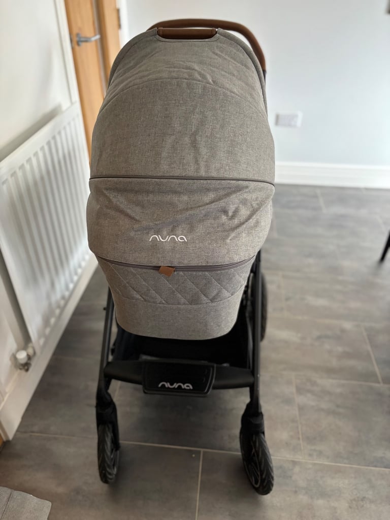 Nuna Mixx Next bassinet and stroller