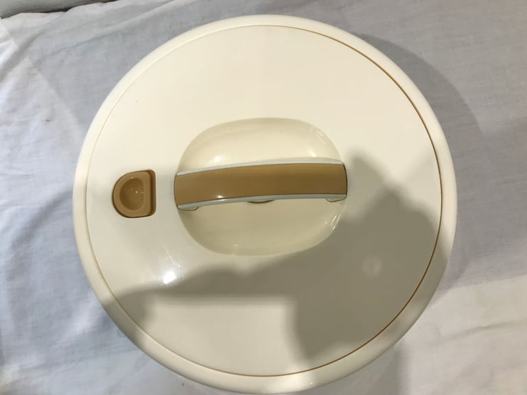 image for New Hot Pot Insulated Chapatti~Roti~Tortilla Warmer