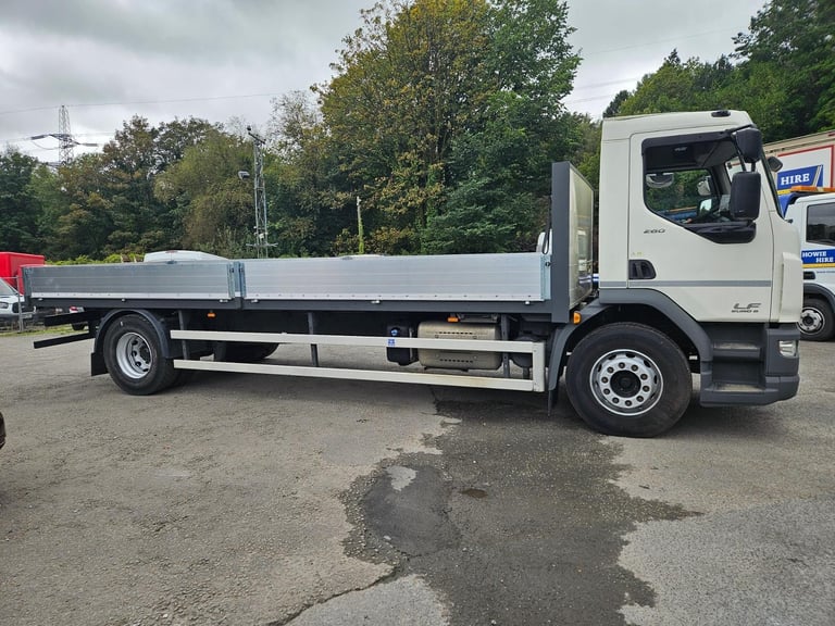  2017 DAF 18 ton 23ft scaffold  drop side/ low kms/ warranty /air susp/UK del