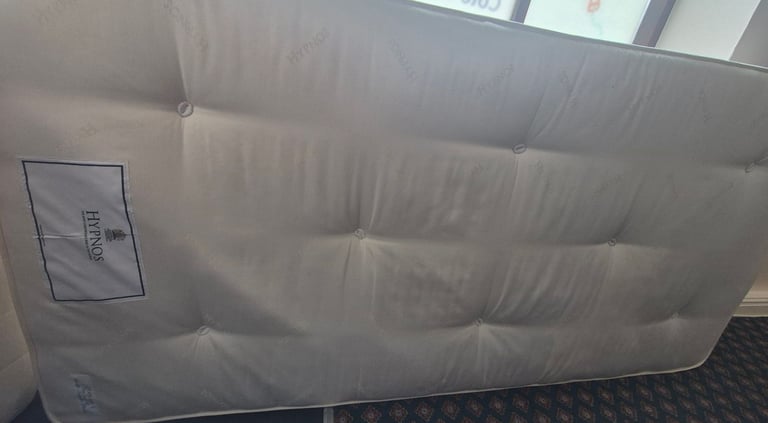 Hypnos Single Mattress + Divan base