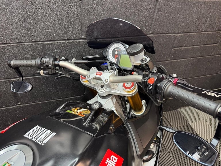 2011 Aprilia Tuono 1000 V4 1000 V4 R APRC Petrol Manual (165 bhp)