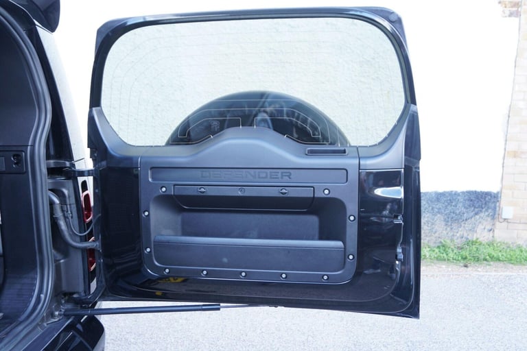 2023 Land Rover Defender 3.0 D300 X-Dynamic HSE 110 5dr Auto [7 Seat] ESTATE DIESEL Automatic