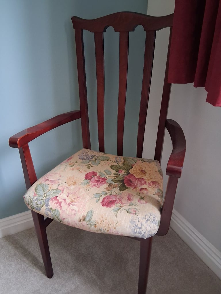 Mahogany 6 or 8 seater table